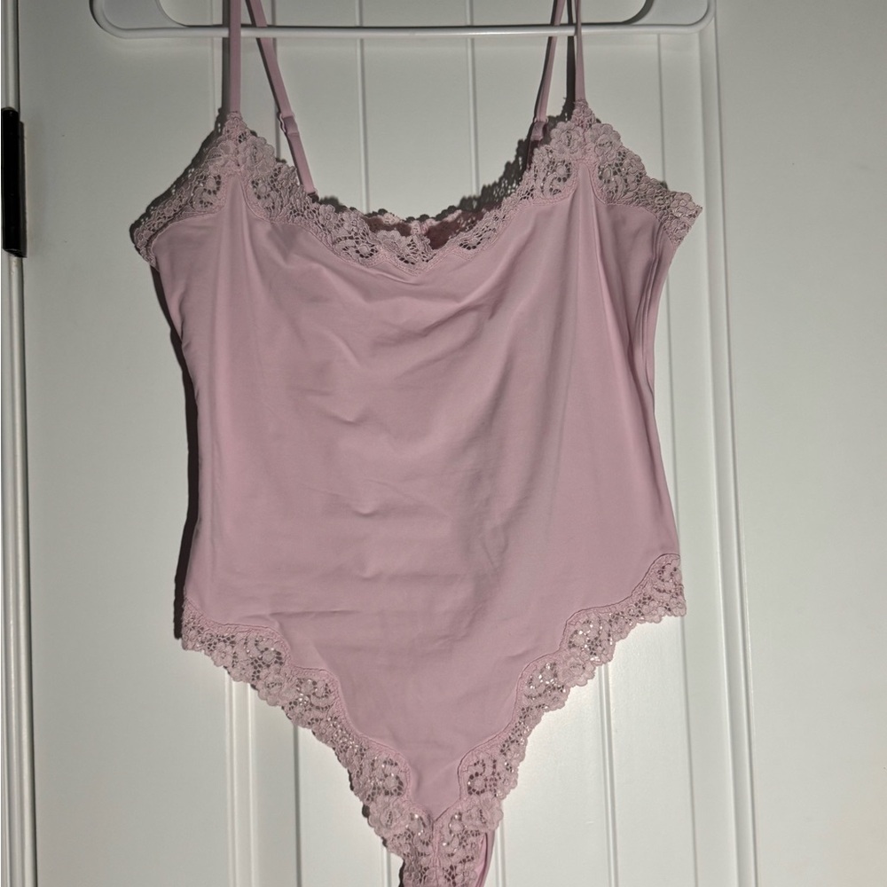SKIMS Soft Pink Cami Bodysuit - Fits Everybody Lace